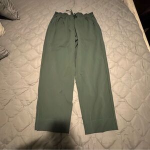 Lululemon Women’s Drawstring Pants with Pockets Size 8 (Green)